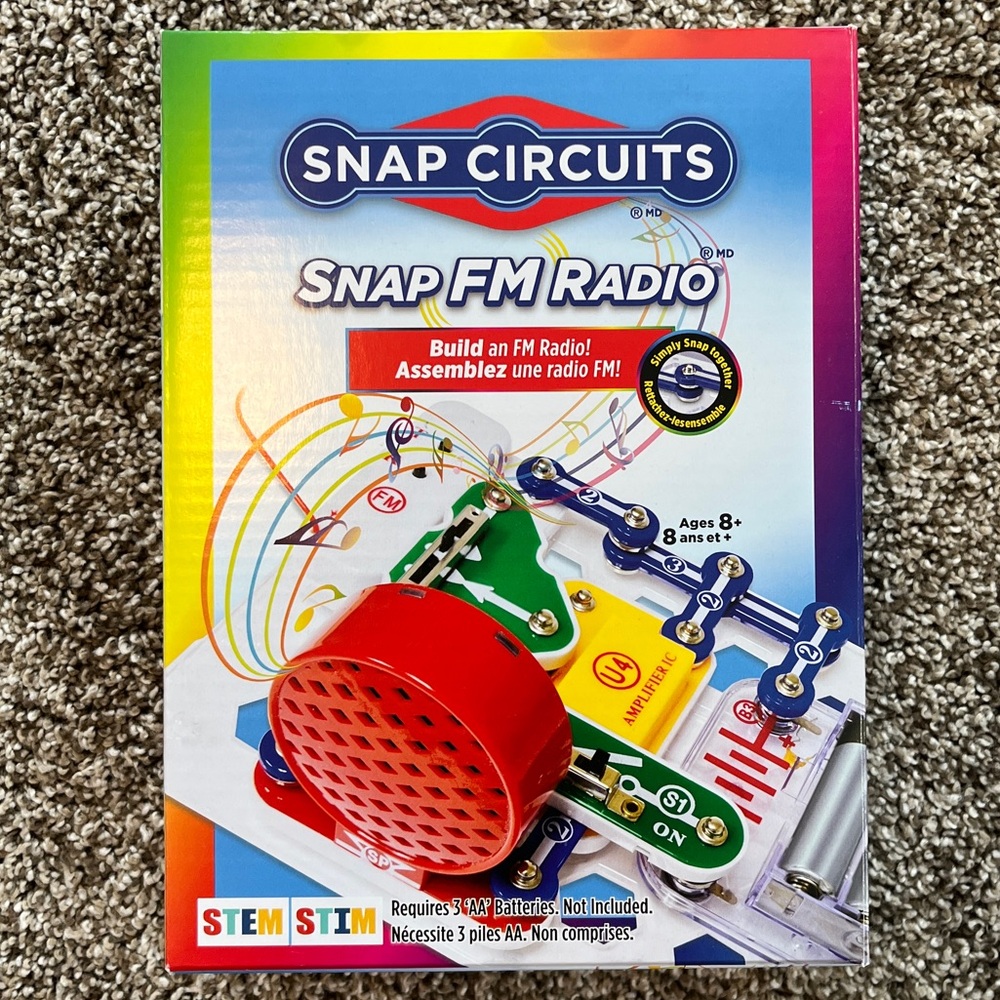 Snap Circuits | FM Radio Kit | Includes Batteries | For Kids 8 and up STEAM